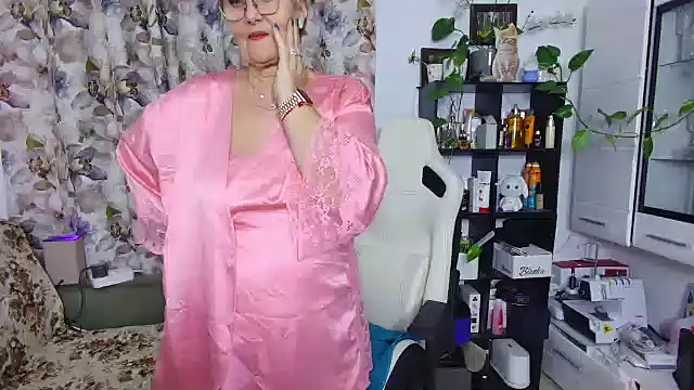 Snapshot of Selenna57 chatting on February 20, 2025, 6:02 pm Selenna57 online show from February 20, 2025, 6:02 pm