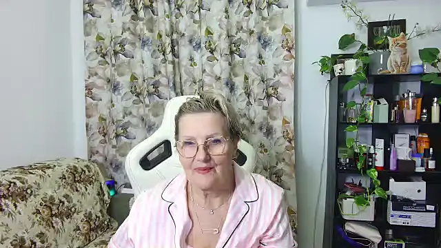 Snapshot of Selenna57 chatting on March 15, 2025, 6:54 pm Selenna57 online show from March 15, 2025, 6:54 pm