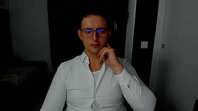 Snapshot of sexxymuscles4u chatting on October 19, 2025, 1:01 pm sexxymuscles4u online show from October 19, 2025, 1:01 pm