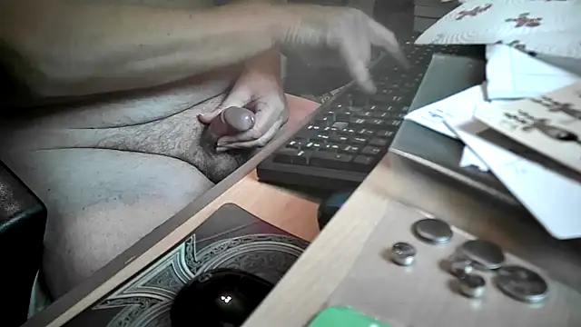 Snapshot of dirtyharry2022 chatting on January 1, 2025, 12:44 pm dirtyharry2022 online show from January 1, 2025, 12:44 pm