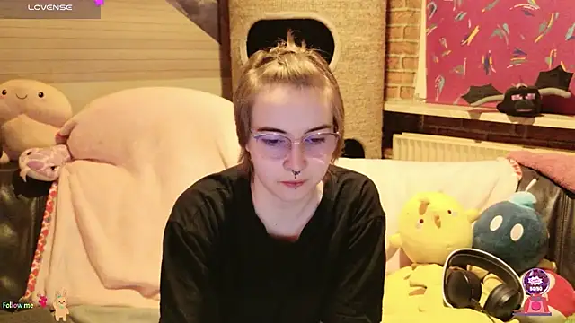 Snapshot of GamerGirl_Eve chatting on November 25, 2025, 6:08 pm GamerGirl Eve online show from November 25, 2025, 6:08 pm