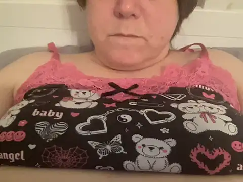 Snapshot of ParisNova chatting on December 25, 2024, 12:59 am ParisNova online show from December 25, 2024, 12:59 am