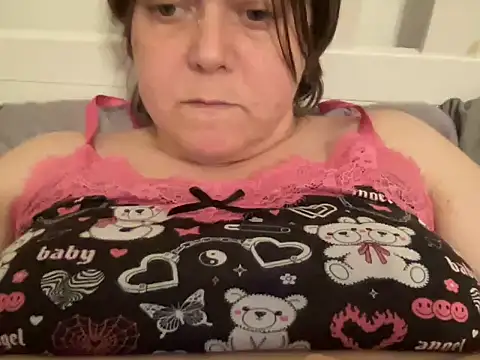 Snapshot of ParisNova chatting on December 28, 2024, 1:39 am ParisNova online show from December 28, 2024, 1:39 am