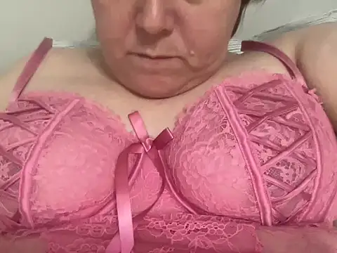 Snapshot of ParisNova chatting on January 3, 2025, 12:22 am ParisNova online show from January 3, 2025, 12:22 am