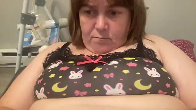 Snapshot of ParisNova chatting on October 19, 2025, 8:09 pm ParisNova online show from October 19, 2025, 8:09 pm