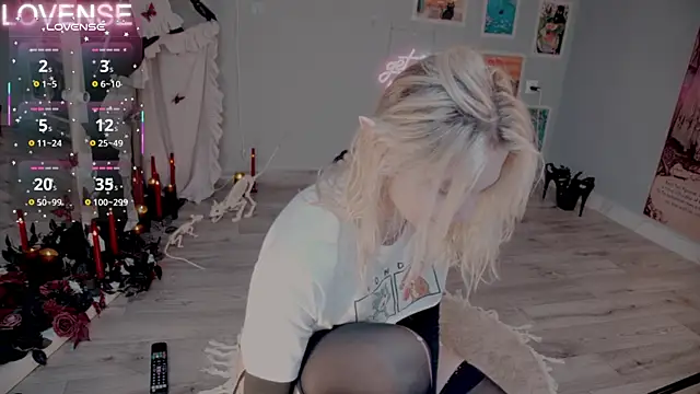 Snapshot of Careful_i_bite chatting on November 3, 2025, 6:03 am Careful i bite online show from November 3, 2025, 6:03 am