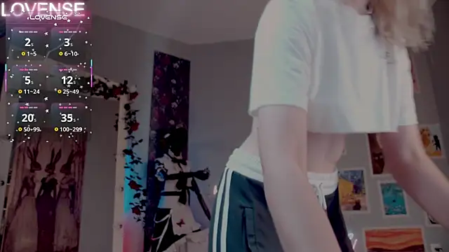 Snapshot of Careful_i_bite chatting on November 19, 2025, 6:46 am Careful i bite online show from November 19, 2025, 6:46 am