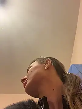 Flossy Vettie online show from March 20, 2025, 6:20 pm