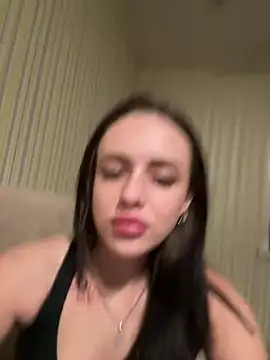 Snapshot of Lisaaan chatting on December 20, 2024, 5:04 am Lisaaan online show from December 20, 2024, 5:04 am