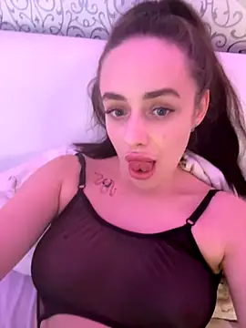 Snapshot of Lisaaan chatting on October 16, 2025, 12:50 pm Lisaaan online show from October 16, 2025, 12:50 pm