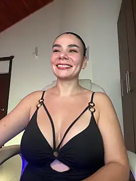 Snapshot of MeganDupont chatting on December 21, 2024, 8:10 pm MeganDupont online show from December 21, 2024, 8:10 pm