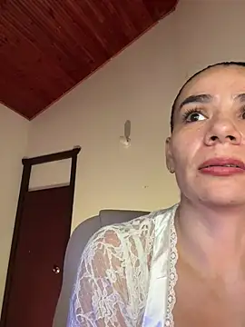 Snapshot of MeganDupont chatting on January 5, 2025, 11:33 pm MeganDupont online show from January 5, 2025, 11:33 pm