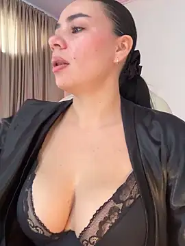 Snapshot of MeganDupont chatting on December 1, 2025, 2:00 pm MeganDupont online show from December 1, 2025, 2:00 pm