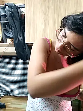 Simone Miller online show from January 19, 2025, 11:00 pm