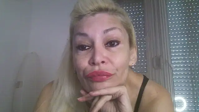 EvaaMina online show from October 20, 2025, 11:10 am