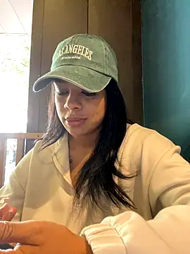 Snapshot of trianawhite chatting on November 11, 2025, 3:23 pm trianawhite online show from November 11, 2025, 3:23 pm