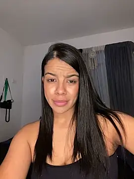 Snapshot of trianawhite chatting on November 19, 2025, 12:32 am trianawhite online show from November 19, 2025, 12:32 am