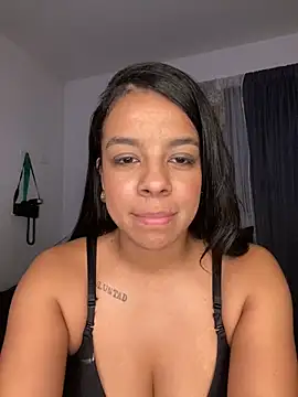 Snapshot of trianawhite chatting on November 27, 2025, 2:13 am trianawhite online show from November 27, 2025, 2:13 am