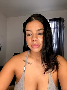 Snapshot of trianawhite chatting on November 28, 2025, 3:25 pm trianawhite online show from November 28, 2025, 3:25 pm