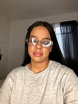 Snapshot of trianawhite chatting on December 3, 2025, 3:32 pm trianawhite online show from December 3, 2025, 3:32 pm