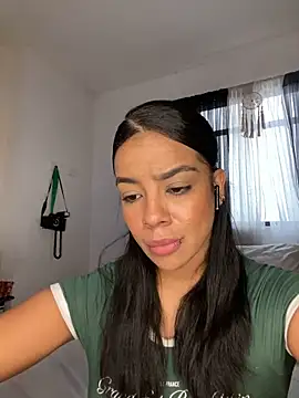 Snapshot of trianawhite chatting on December 5, 2025, 4:25 pm trianawhite online show from December 5, 2025, 4:25 pm