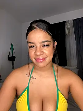 Snapshot of trianawhite chatting on December 13, 2025, 11:10 pm trianawhite online show from December 13, 2025, 11:10 pm