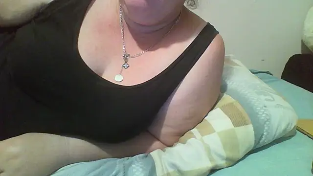 chubbypeach123 online show from September 15, 2025, 9:26 pm