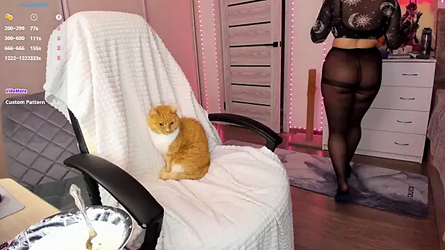Snapshot of Ophelia_mm chatting on September 19, 2025, 7:32 am Ophelia mm online show from September 19, 2025, 7:32 am