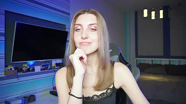 CassiaBlade1 online show from September 18, 2025, 6:43 pm