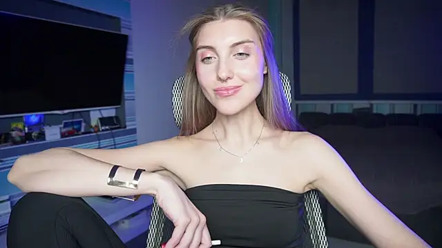 CassiaBlade1 online show from September 29, 2025, 4:23 pm