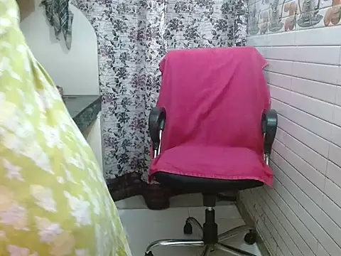 Snapshot of LovingPihu chatting on October 24, 2025, 5:26 am LovingPihu online show from October 24, 2025, 5:26 am