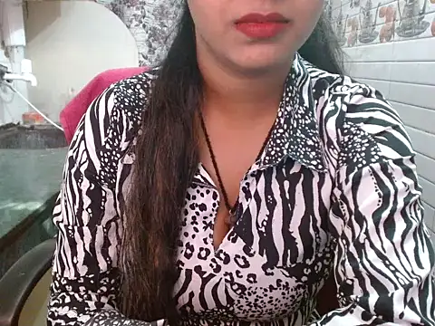 Snapshot of LovingPihu chatting on November 6, 2025, 5:41 am LovingPihu online show from November 6, 2025, 5:41 am