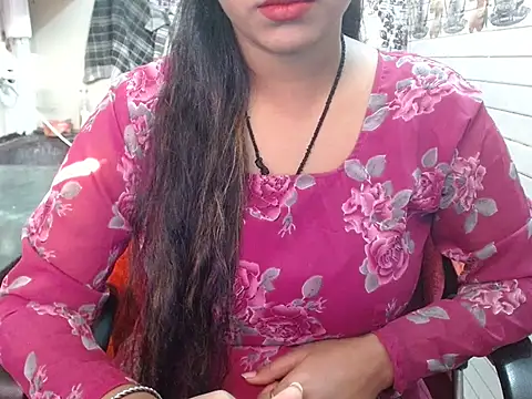 Snapshot of LovingPihu chatting on November 14, 2025, 6:01 am LovingPihu online show from November 14, 2025, 6:01 am