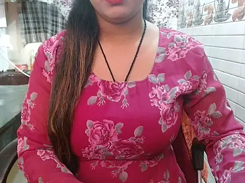 Snapshot of LovingPihu chatting on November 22, 2025, 5:28 am LovingPihu online show from November 22, 2025, 5:28 am