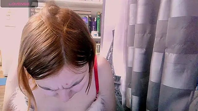 BrattyFoxyGirl online show from December 25, 2024, 7:24 pm