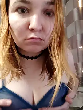 BrattyFoxyGirl online show from December 5, 2025, 2:03 pm