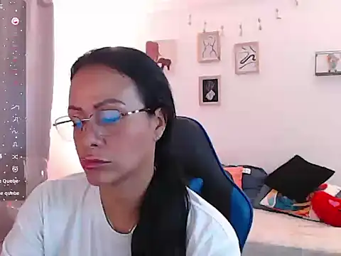 Snapshot of emmily_castro chatting on November 14, 2025, 1:54 pm emmily castro online show from November 14, 2025, 1:54 pm