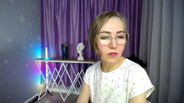 Snapshot of queen_a_n_i chatting on November 8, 2025, 11:32 am queen a n i online show from November 8, 2025, 11:32 am