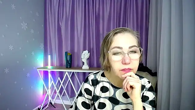 Snapshot of queen_a_n_i chatting on November 15, 2025, 11:40 am queen a n i online show from November 15, 2025, 11:40 am