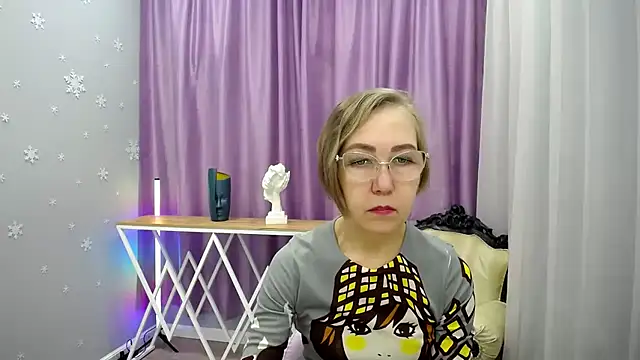 Snapshot of queen_a_n_i chatting on November 17, 2025, 12:00 pm queen a n i online show from November 17, 2025, 12:00 pm