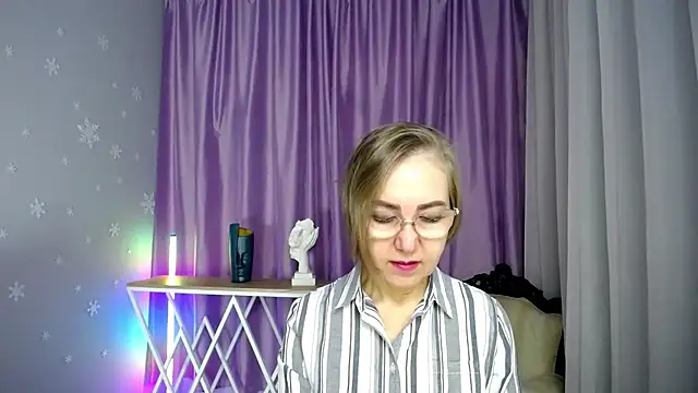 Snapshot of queen_a_n_i chatting on November 20, 2025, 8:14 am queen a n i online show from November 20, 2025, 8:14 am