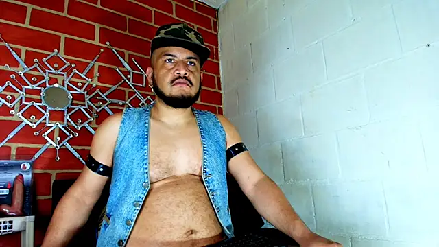 Snapshot of the_master_foal_ chatting on November 17, 2025, 5:52 pm the master foal online show from November 17, 2025, 5:52 pm