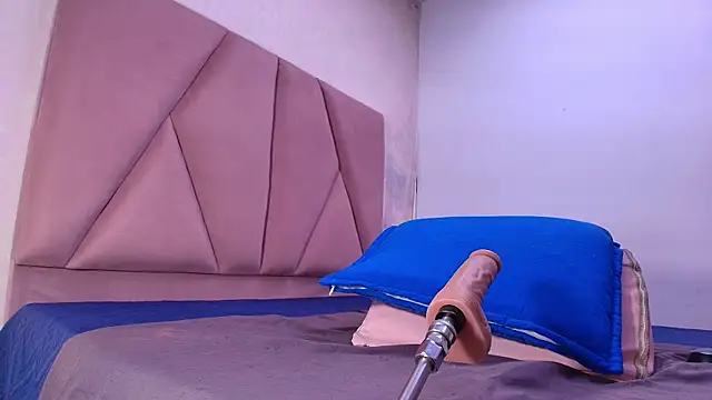 lay navas online show from September 12, 2025, 7:14 pm