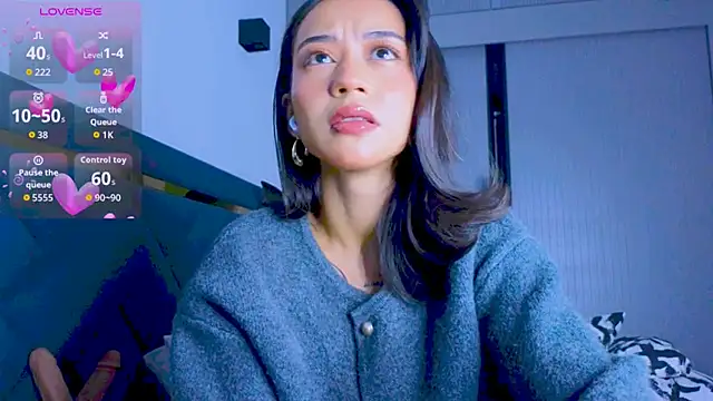 Mia Tin online show from September 19, 2025, 2:51 pm