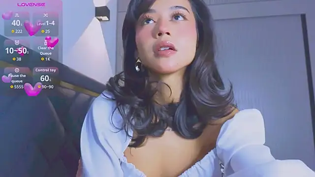 Mia Tin online show from October 22, 2025, 4:07 pm