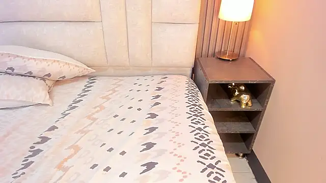 EYMI TOMSOM online show from February 21, 2025, 5:42 pm