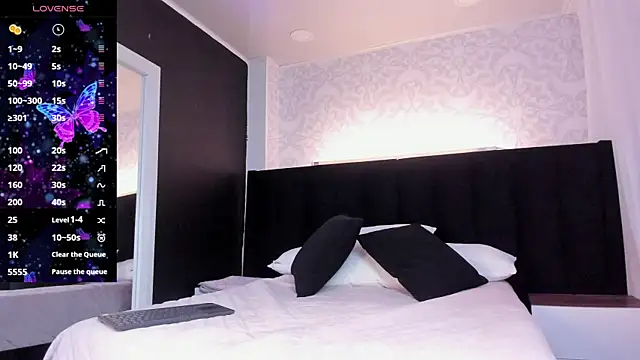  liathompsom09 online show from January 18, 2025, 12:04 pm