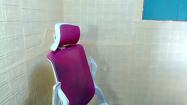 9inSelfSucker online show from November 17, 2025, 6:41 am