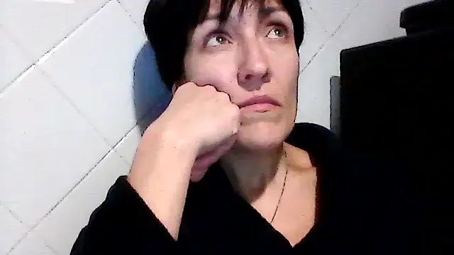 SunnyAmorre online show from September 30, 2025, 9:42 pm