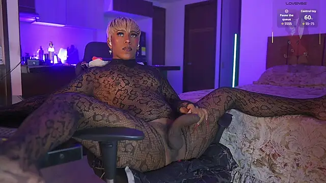 Snapshot of AmberRaus chatting on November 4, 2025, 1:48 am AmberRaus online show from November 4, 2025, 1:48 am